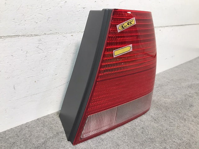 新品 ボーラ 1J系 1999-2005 純正 右テールランプ/ライト/レンズ ハロゲン HELLA 1J5 945 096 AE/1J5945096AE フォルクスワーゲン (116980)