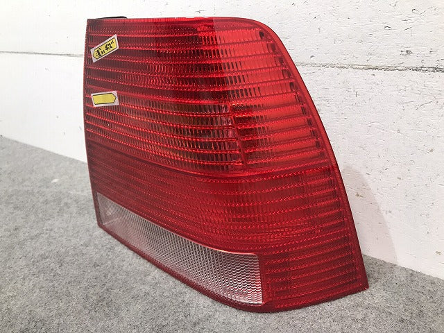 新品 ボーラ 1J系 1999-2005 純正 右テールランプ/ライト/レンズ ハロゲン HELLA 1J5 945 096 AE/1J5945096AE フォルクスワーゲン (116980)