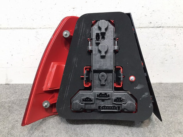 新品 ボーラ 1J系 1999-2005 純正 右テールランプ/ライト/レンズ ハロゲン HELLA 1J5 945 096 AE/1J5945096AE フォルクスワーゲン (116980)