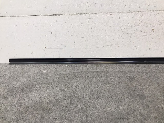 新品! SLクラス W230/2001-2011 純正 左フロントドア ベルトモール 2306900180/A 230 690 01 80 素地 メルセデスベンツ (117001)