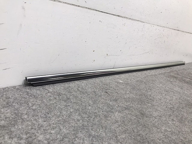新品! 3シリーズ E92/E93 2005-2012 純正 右フロントドア ベルトモール 7119 079/080 01 51337119080 メッキ BMW (117003)
