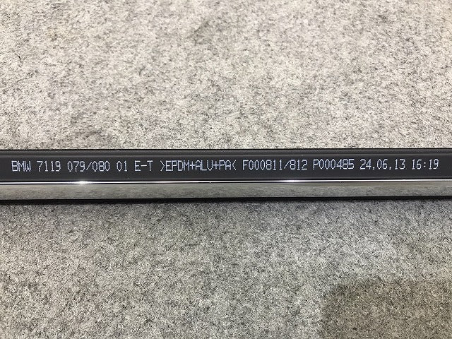 新品! 3シリーズ E92/E93 2005-2012 純正 右フロントドア ベルトモール 7119 079/080 01 51337119080 メッキ BMW (117003)