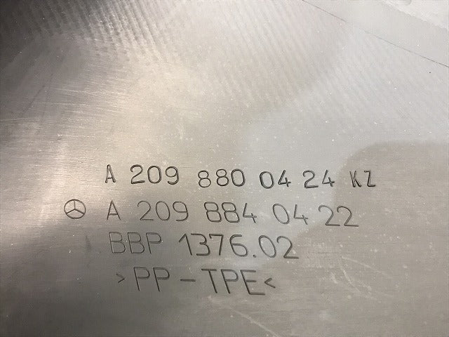 新品!CLK クラス/W209/2002-2008 純正 右フロント フェンダーライナー/ホイールハウジング A 209 884 04 22 2098840422 ベンツ (117009)