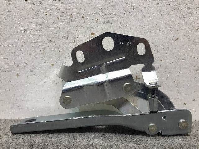 新品! パサート 3C/2011-2015 純正 右ボンネットヒンジ 3AA 823 302 3AA823302 フォルクスワーゲン (117016)