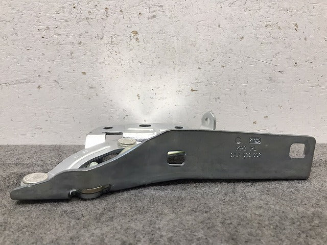 新品! パサート 3C/2011-2015 純正 右ボンネットヒンジ 3AA 823 302 3AA823302 フォルクスワーゲン (117016)