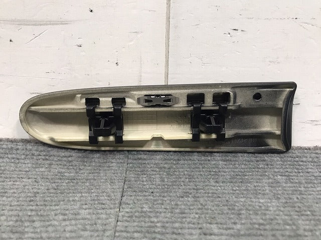 新品! Eクラス/W211/2002-2009 純正 右フロントフェンダーモール A 211 690 28 62/21169028629197 ブラック メルセデスベンツ (117022)
