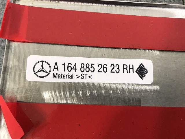 新品! Mクラス/ML/W164 2005-2011 純正 右フロントバンパー カバー ロアカバー A 164 885 26 23/1648852623 メルセデスベンツ (117028)