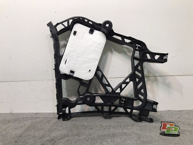 新品! GLSクラス/W166/2013- 純正 右リア バンパーブラッケット A 166 885 42 00 1668806600 メルセデスベンツ (117112)