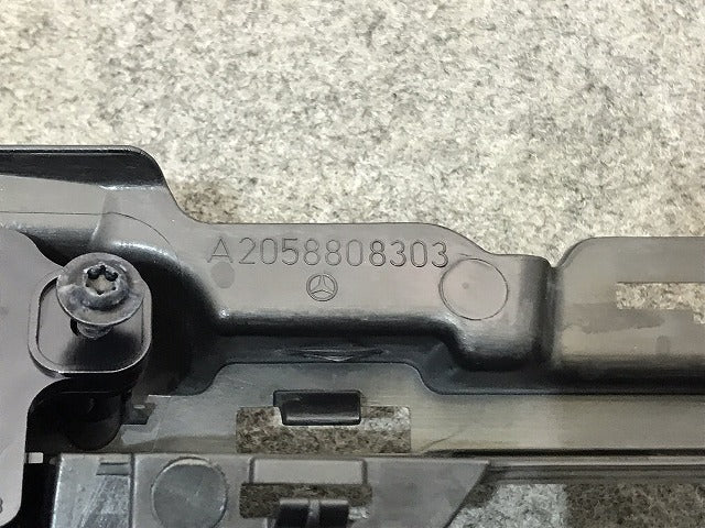 新品 Cクラス W205 2014-2021 純正 フロントグリル/ラジエーター A 205 880 54 03/2058881760/A 205 888 17 60 ベンツ(117129)