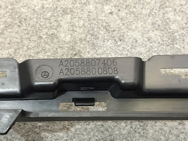 新品 Cクラス W205 2014-2021 純正 フロントグリル/ラジエーター A 205 880 54 03/2058881760/A 205 888 17 60 ベンツ(117129)