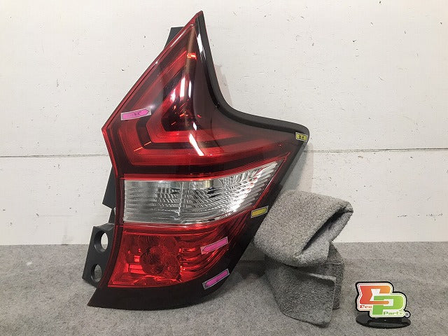 ノート/NOTE E12/HE12/NE12/SNE12 純正 後期 右テールランプ/ライト/レンズ LED ICHIKOH D202 日産/NISSAN (117217)