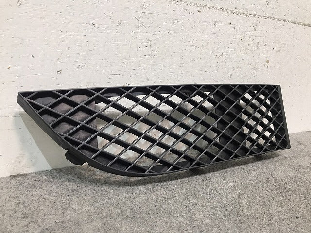 新品! 7シリーズ/E65/E66 2001-2009 純正 右フロントバンパーグリル 51 11 7 135 564/51117135564 素地 BMW (117241)