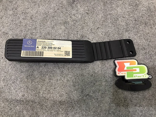 新品! Sクラス/W220/1998年～2005年 純正 アクセルペダル 220 301 00 01 2203000204 メルセデスベンツ (117243)