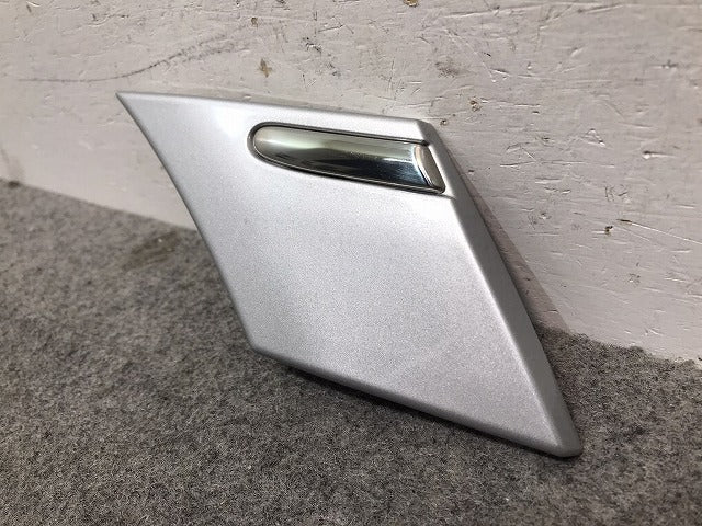 新品! Cクラス/W203/2000-2007 純正 右リア フェンダー モール A203 690 5662 20369054629744 シルバー メルセデスベンツ (117246)