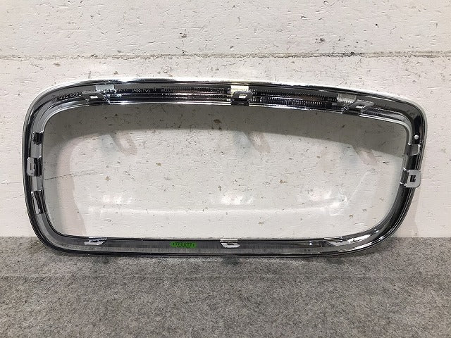 新品! 7シリーズ/E65/E65/2001-2009 純正 右フロント グリル トリム 5113 8223 220.9 51138223220 メッキ BMW (117248)