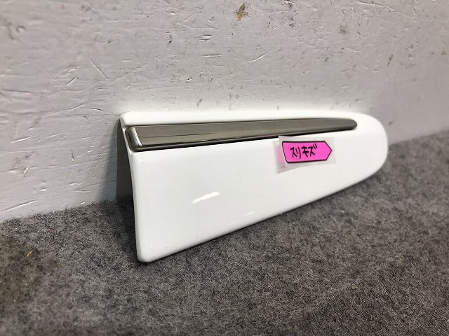 新品! Eクラス/W211/2002-2009 純正 右フロント フェンダーモール A 211 690 28 62 21169028629960 ホワイト メルセデスベンツ (117263)