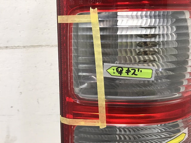 ハイエース/レジアスエース 200系/1型/2型/3型/標準/ワイド 純正 前期 右テールランプ/ライト/ハロゲン KOITO 26-120 トヨタ (117307)
