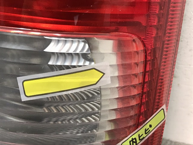 ハイエース/レジアスエース 200系/1型/2型/3型/標準/ワイド 純正 前期 右テールランプ/ライト/ハロゲン KOITO 26-120 トヨタ (117307)