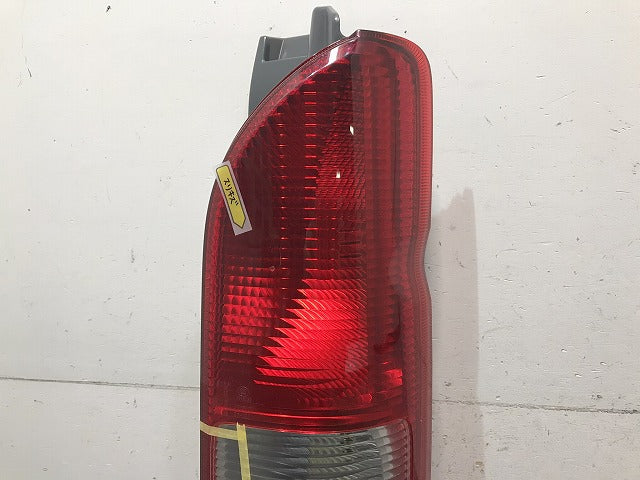 ハイエース/レジアスエース 200系/1型/2型/3型/標準/ワイド 純正 前期 右テールランプ/ライト/ハロゲン KOITO 26-120 トヨタ (117307)