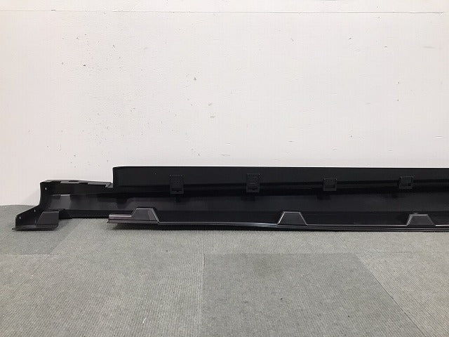 新品! Mクラス/ML/W164 純正 右サイドステップ/サイドスカート A 164690 08 40 1646901240 素地 メルセデスベンツ (117520)