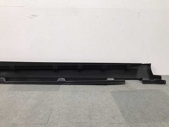 新品! Mクラス/ML/W164 純正 右サイドステップ/サイドスカート A 164690 08 40 1646901240 素地 メルセデスベンツ (117520)