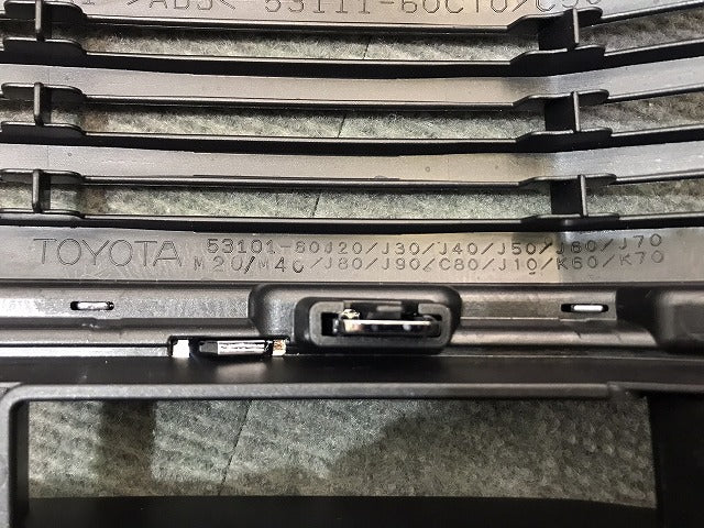新車取り外し! ランドクルーザー/ランクル/プラド/150系 純正 後期 フロントグリル/ラジエター/ラジエーターグリル 53111-60C10(117865)