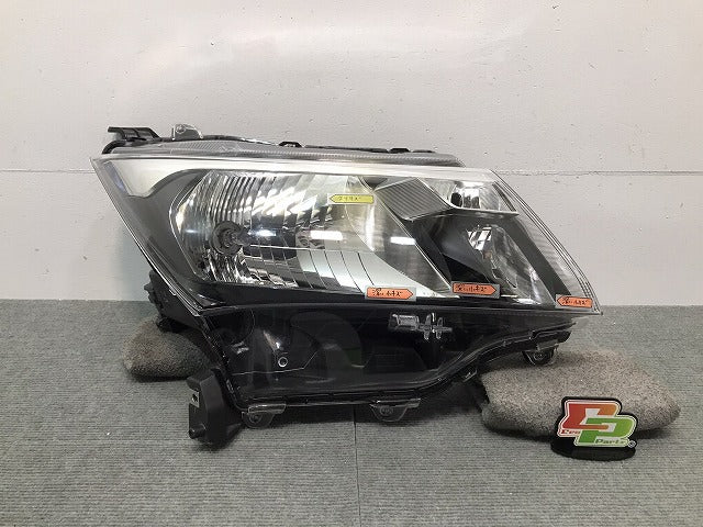 タンク/トール/M900A/M910A/M900S/M910S 純正 前期 右ヘッドライト/ランプ ハロゲン レベライザー STANLEY W3919 トヨタ (118237)