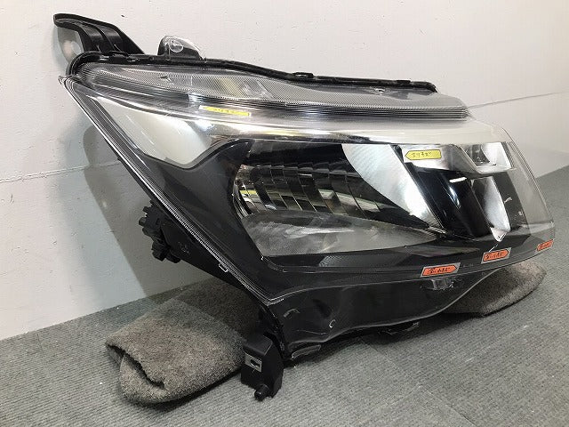 タンク/トール/M900A/M910A/M900S/M910S 純正 前期 右ヘッドライト/ランプ ハロゲン レベライザー STANLEY W3919 トヨタ (118237)