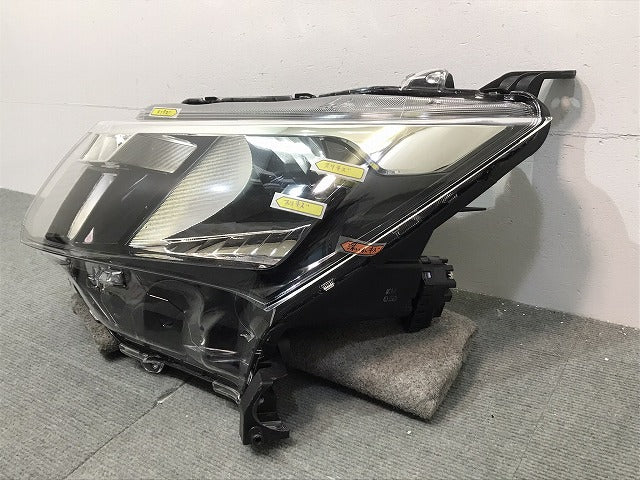 タンク/トール/M900A/M910A/M900S/M910S 純正 前期 左ヘッドライト/ランプ ハロゲン レベライザー STANLEY W3919 トヨタ (118239)