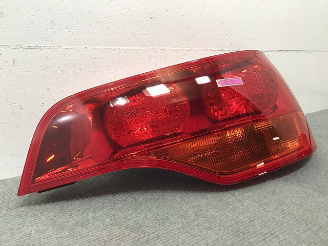 新品! Q7(7L)4L系/2007-2009 社外 右テールランプ/ライト/レンズ ハロゲン BOSCH 0 319 309 204 アウディ (118319)
