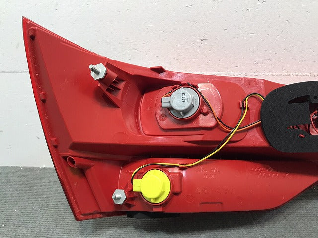 新品! Q7(7L)4L系/2007-2009 社外 右テールランプ/ライト/レンズ ハロゲン BOSCH 0 319 309 204 アウディ (118319)