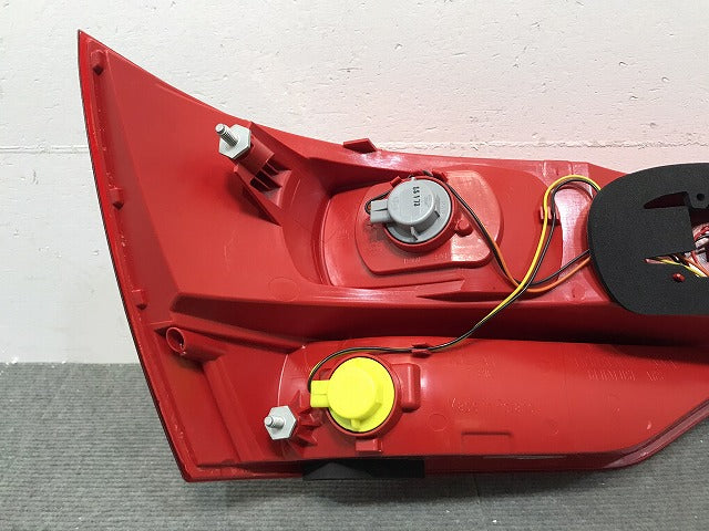 新品! Q7(7L)4L系/2007-2009 社外 右テールランプ/ライト/レンズ ハロゲン BOSCH 0 319 309 204 アウディ (118360)
