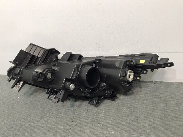 ビアンテ BIANTE/CCEAW/CCEFW/CC3FW 純正 右ヘッドライト/ランプ ハロゲン レベライザー STANLEY P8161 マツダ MAZDA (118370)