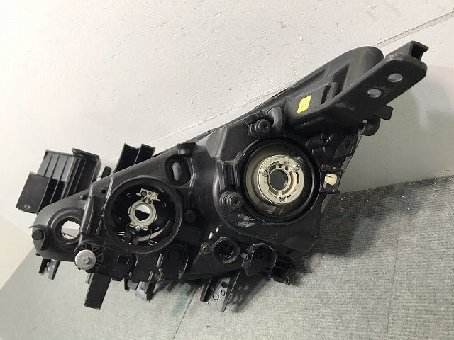 ビアンテ BIANTE/CCEAW/CCEFW/CC3FW 純正 右ヘッドライト/ランプ ハロゲン レベライザー STANLEY P8161 マツダ MAZDA (118370)