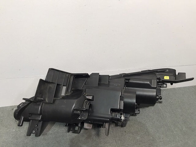 ビアンテ BIANTE/CCEAW/CCEFW/CC3FW 純正 右ヘッドライト/ランプ ハロゲン レベライザー STANLEY P8161 マツダ MAZDA (118373)
