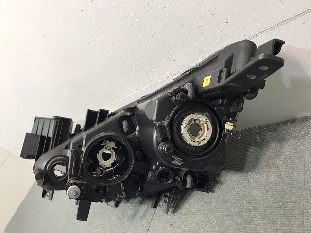 ビアンテ BIANTE/CCEAW/CCEFW/CC3FW 純正 右ヘッドライト/ランプ ハロゲン レベライザー STANLEY P8161 マツダ MAZDA (118373)
