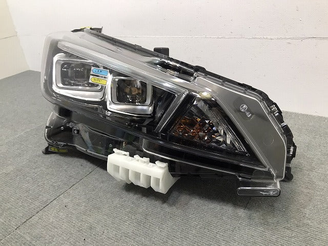 リーフ LEAF/ZE1 純正 右ヘッドライト/ランプ バラスト レベライザー LED 刻印P ICHIKOH 1954/26010 5SK5A 日産 NISSAN (118418)