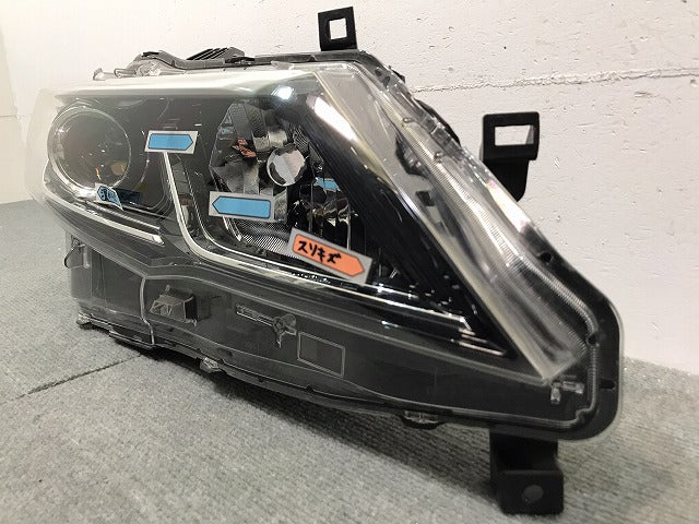 セレナ ハイウェイスター/XV/X/G/C27/GC27/GFC27/GNC27/GFNC27 純正 前期 右ヘッドライト LED 刻印Z KOITO 100-23721 (118510)