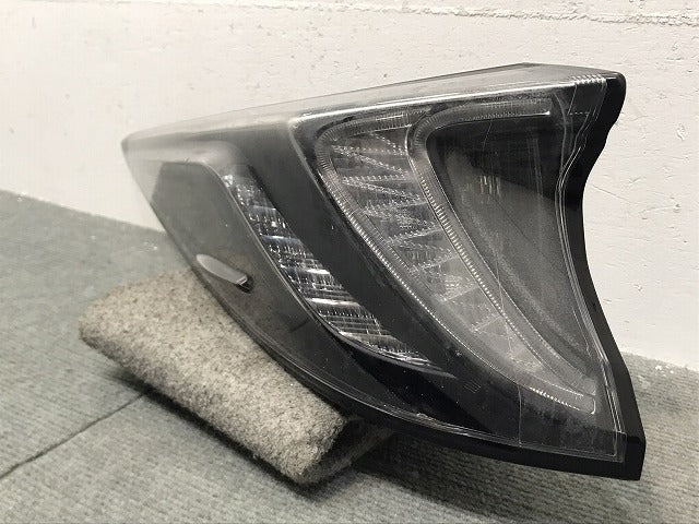 プリウス PHV/ZVW52/GRスポーツ 純正 左テールランプ/ライト/レンズ LED 刻印H ICHIKOH 47-96 トヨタ (118678)