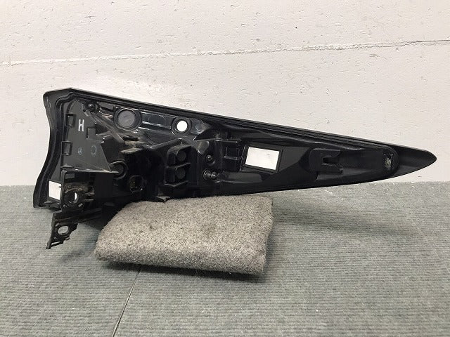 プリウス PHV/ZVW52/GRスポーツ 純正 左テールランプ/ライト/レンズ LED 刻印H ICHIKOH 47-96 トヨタ (118678)