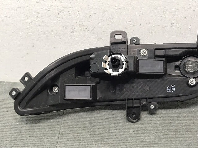 ハリアー ハイブリッド/80/AXUH80/AXUH85/MXUA80/MXUA85 純正 右ウィンカー LED ターンシグナルランプ バックランプ STANLEY48-240(118684)