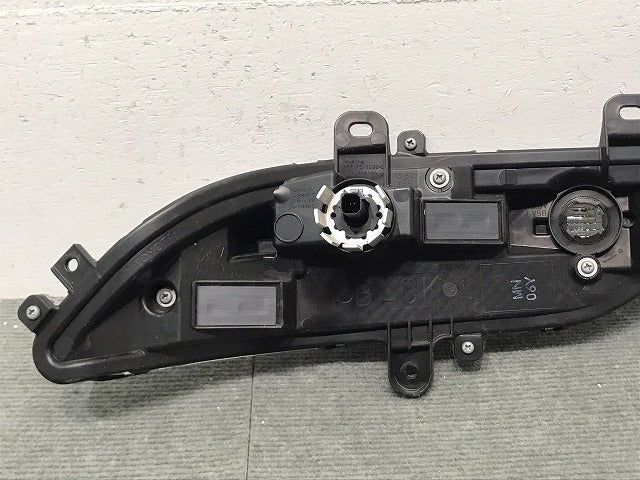 ハリアー ハイブリッド/80/AXUH80/AXUH85/MXUA80/MXUA85 純正 右ウィンカー LED ターンシグナルランプ バックランプ STANLEY48-240(118686)