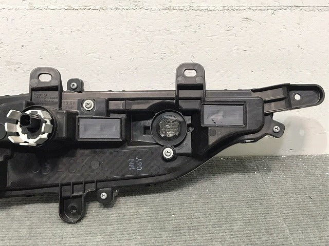 ハリアー ハイブリッド/80/AXUH80/AXUH85/MXUA80/MXUA85 純正 右ウィンカー LED ターンシグナルランプ バックランプ STANLEY48-240(118686)