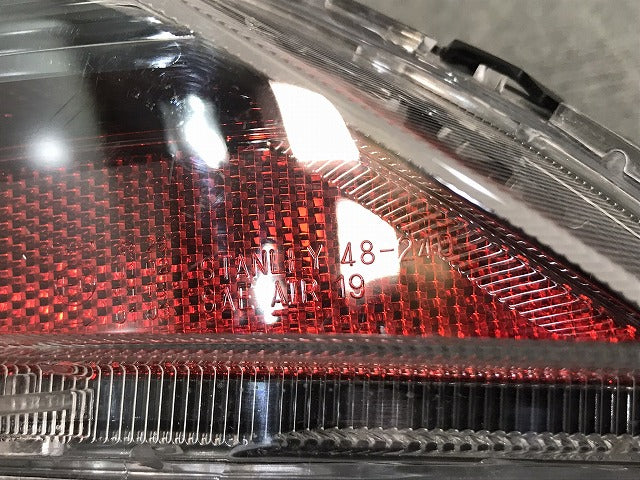 ハリアー ハイブリッド/80/AXUH80/AXUH85/MXUA80/MXUA85 純正 右ウィンカー LED ターンシグナルランプ バックランプ STANLEY48-240(118686)