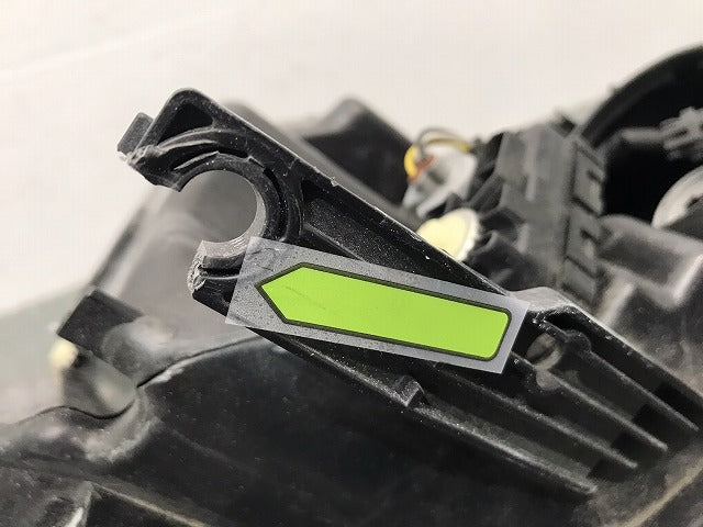 セレナ ハイウェイスター/XV/X/G/C27/GC27/GFC27/GNC27/GFNC27 純正 前期 右ヘッドライト LED レベライザー 刻印Z KOITO 100-23721(118742)