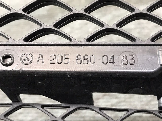 Cクラス/W205 純正 フロントグリル/ラジエターグリル/ラジエーターグリル A 205 880 04 83 A2058880023 素地 メルセデスベンツ (119040)
