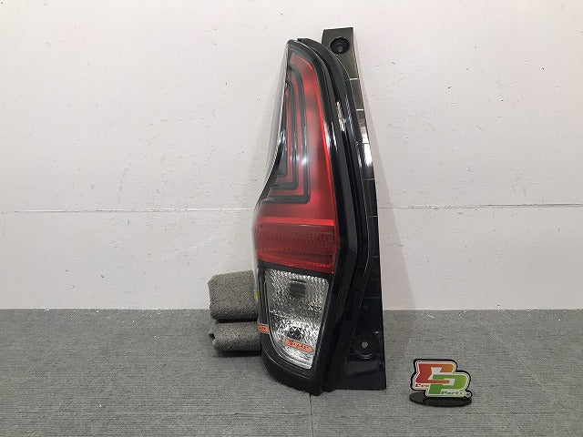 デイズ HWS/eKクロス B44W/45W/47W/48W/34W/35W/37W/38W 純正 左 テールランプ LED E0A D231/26555 26559-7ME0A(119045)