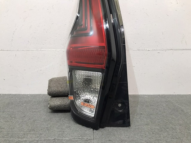 デイズ HWS/eKクロス B44W/45W/47W/48W/34W/35W/37W/38W 純正 左 テールランプ LED E0A D231/26555 26559-7ME0A(119045)
