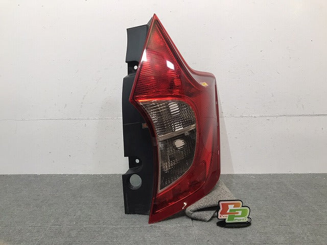 ノート NOTE/E12/HE12/NE12/SNE12 純正 前期 右テールランプ/ライト/レンズ ハロゲン LED ICHIKOH D117 日産 NISSAN (119050)