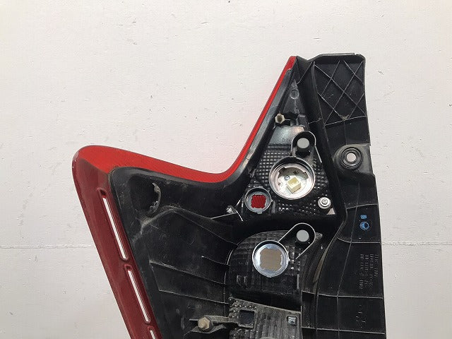 ノート NOTE/E12/HE12/NE12/SNE12 純正 前期 右テールランプ/ライト/レンズ ハロゲン LED ICHIKOH D117 日産 NISSAN (119050)